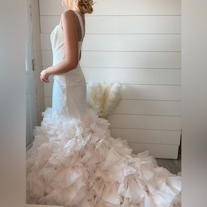 VERA WANG WHITE MERMAID STYLE ORGANZA GOWN SIZE 4
